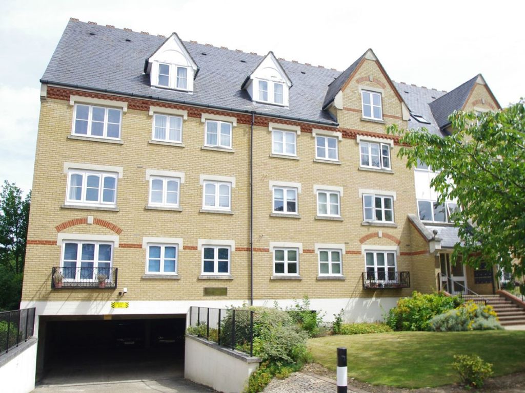 1 bed flat to rent in Canterbury House, Anglian Close, Watford WD24