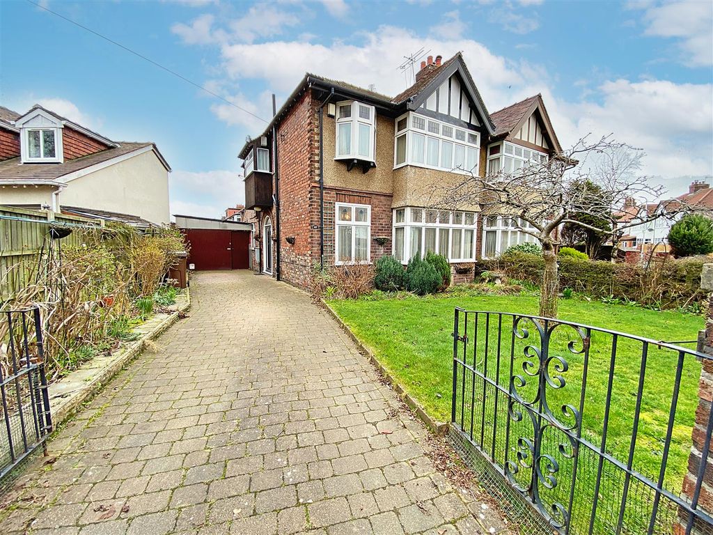 4 bed semidetached house for sale in Little Crosby Road, Great Crosby