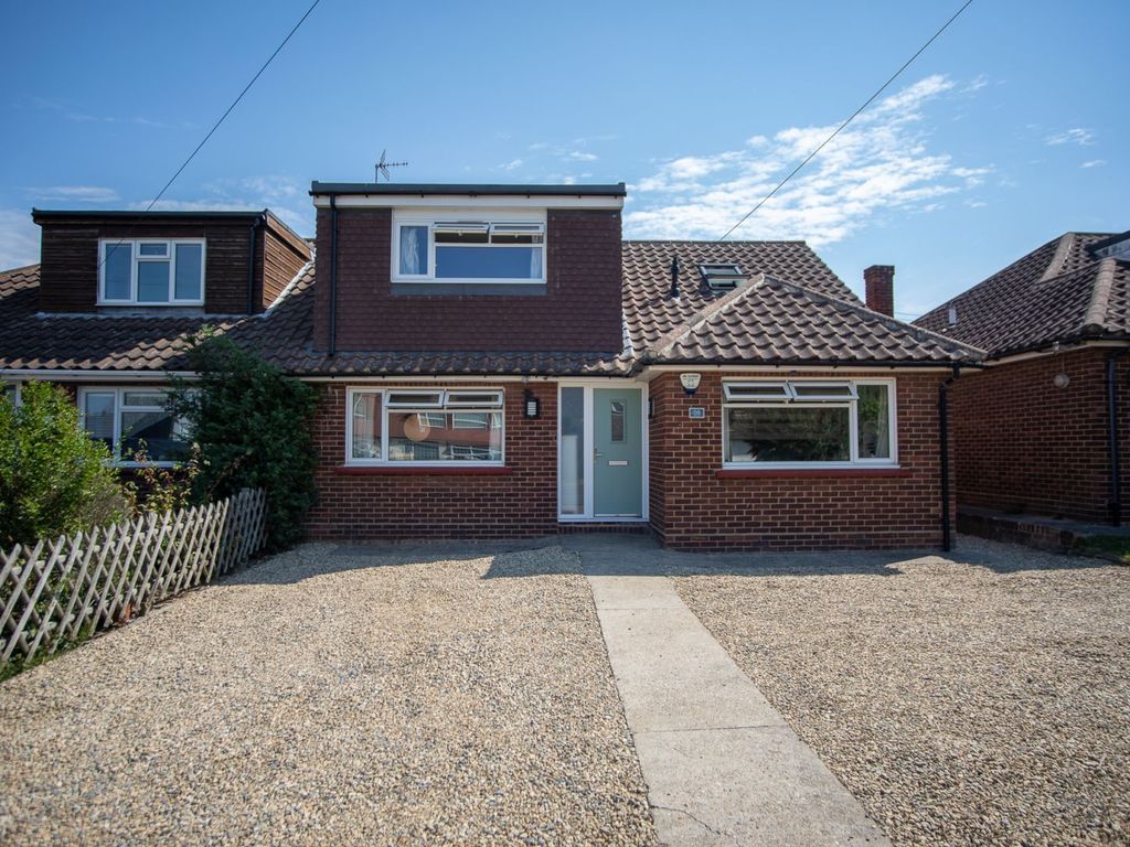 4 bed semidetached house for sale in Town Road, Cliffe Woods