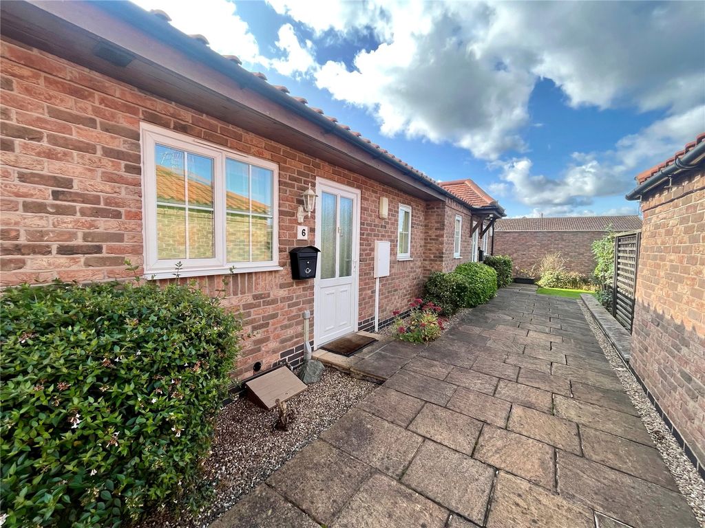 2 bed bungalow for sale in Grantham Road, RadcliffeOnTrent, Nottingham, Nottinghamshire NG12