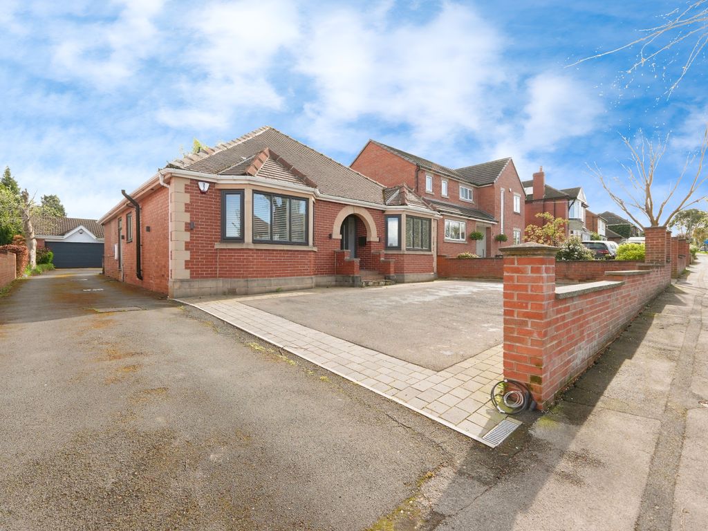 4 bed detached bungalow for sale in Queens Drive, Ossett WF5, £595,000 Zoopla