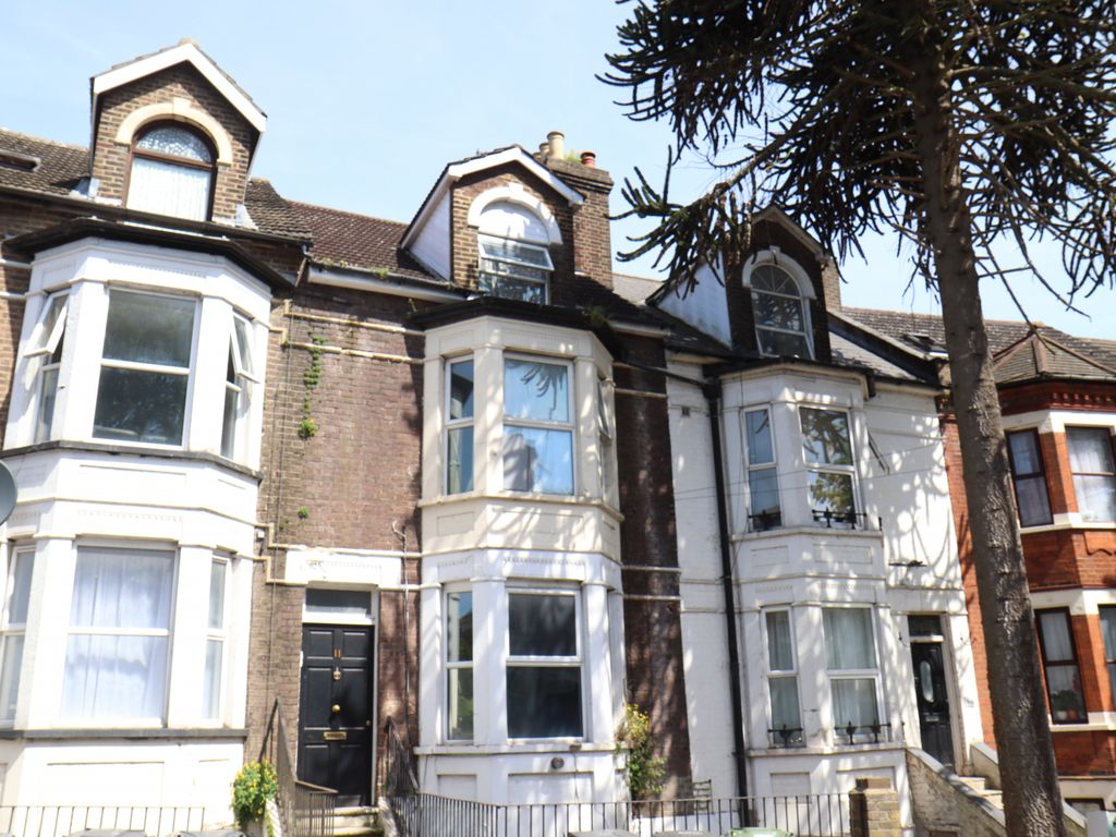 1 bed flat to rent in Napier Road, Luton LU1, £900 pcm Zoopla