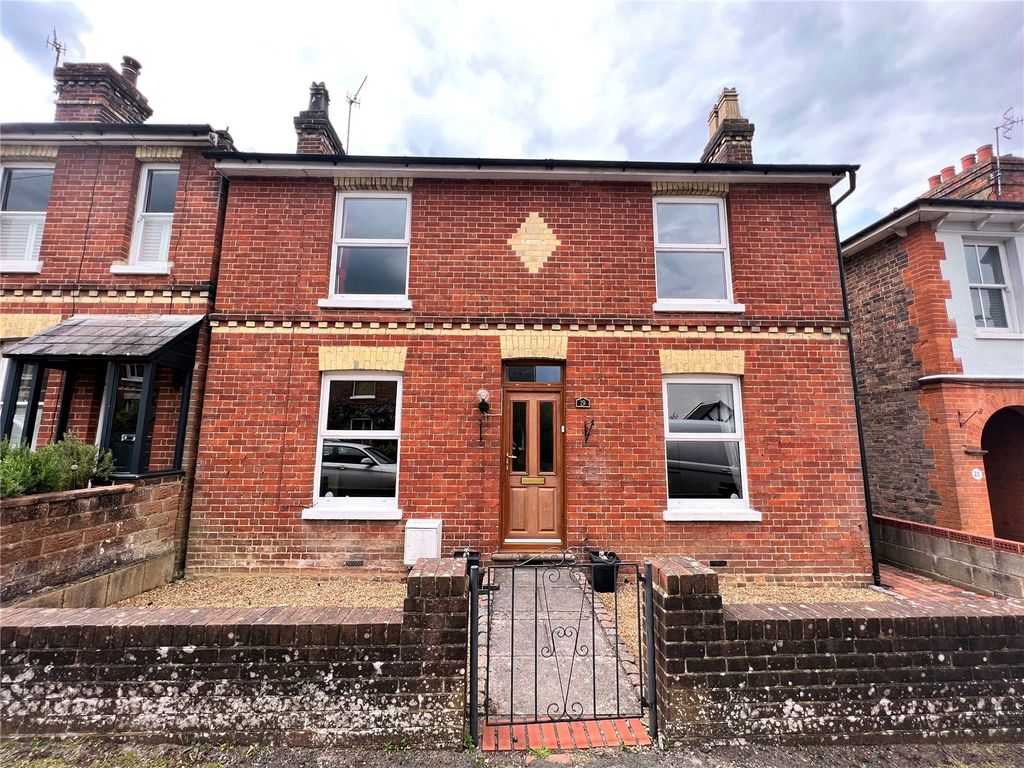 3 bed semidetached house to rent in Salisbury Road, Langton Green