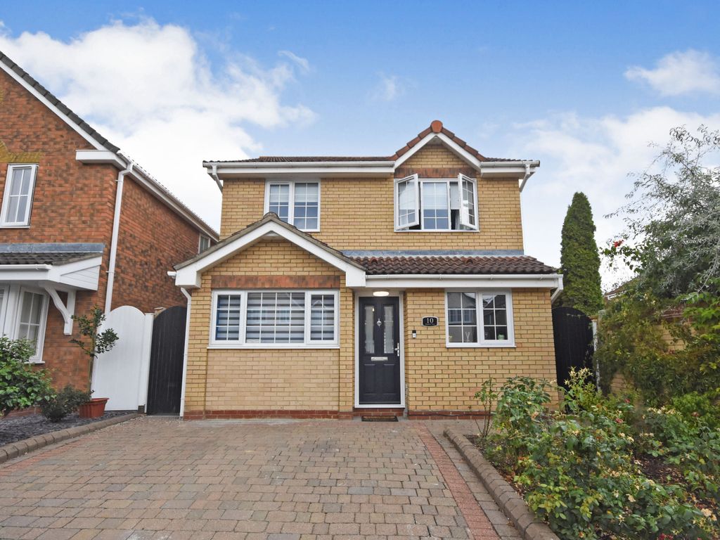 3 bed detached house for sale in Meadow View, Langdon Hills, Basildon