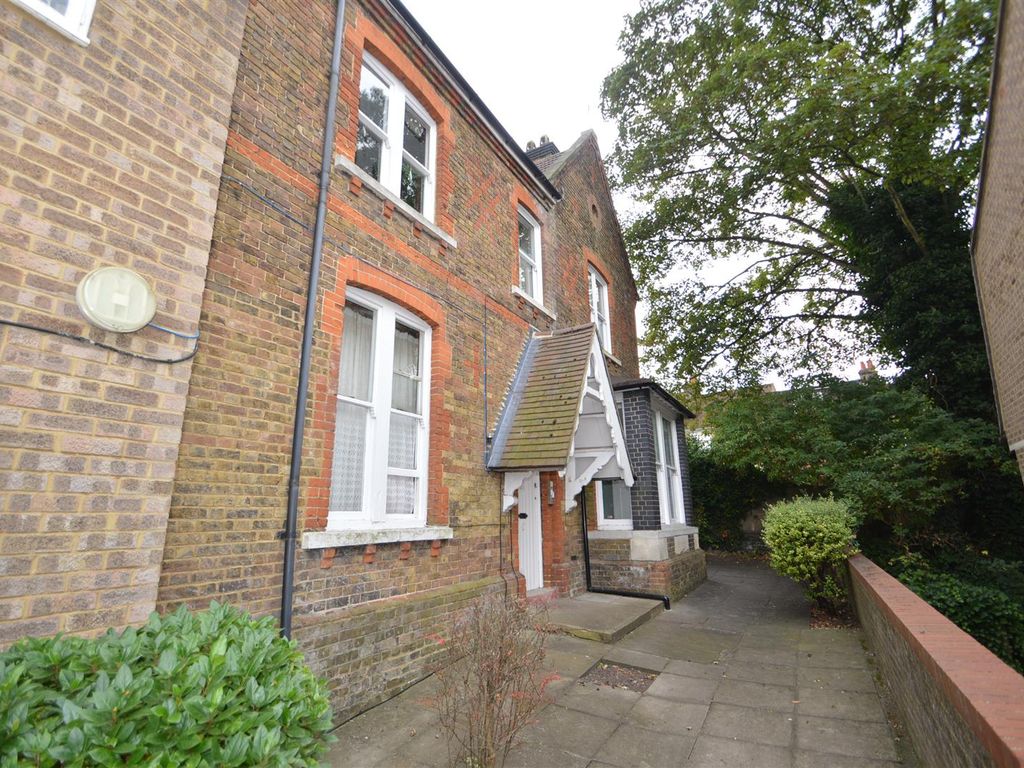 1 bed flat to rent in Berkeley Mount, Old Road, Chatham ME4, £800 pcm