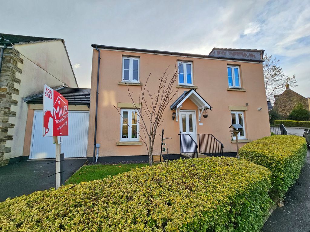 2 bed semidetached house for sale in Buzzard Road, Whitchurch