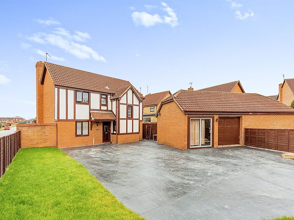 4 bed detached house for sale in Barnwell Gardens, Wellingborough NN8