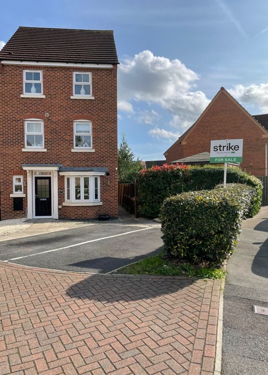 4 bed town house for sale in Conisborough Way, Hemsworth, Pontefract