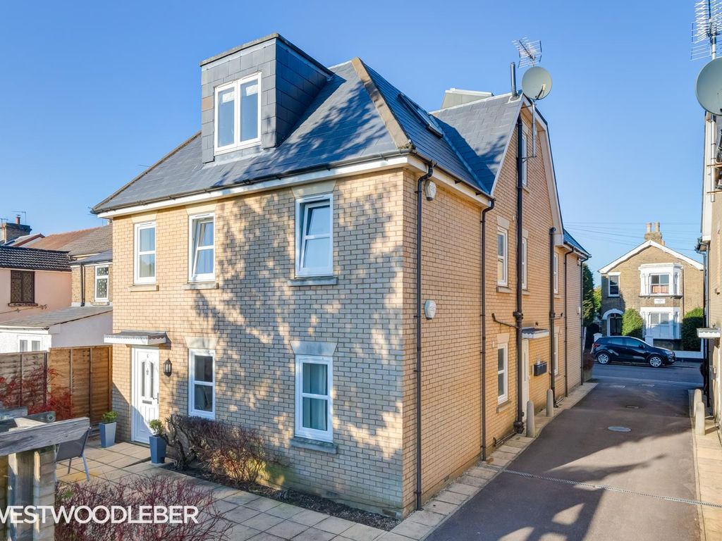 2 bed flat for sale in Ashby Court, Whitley Road, Hoddesdon EN11, £