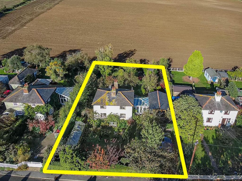 3 bed property for sale in East End Road, BradwellOnSea, Southminster