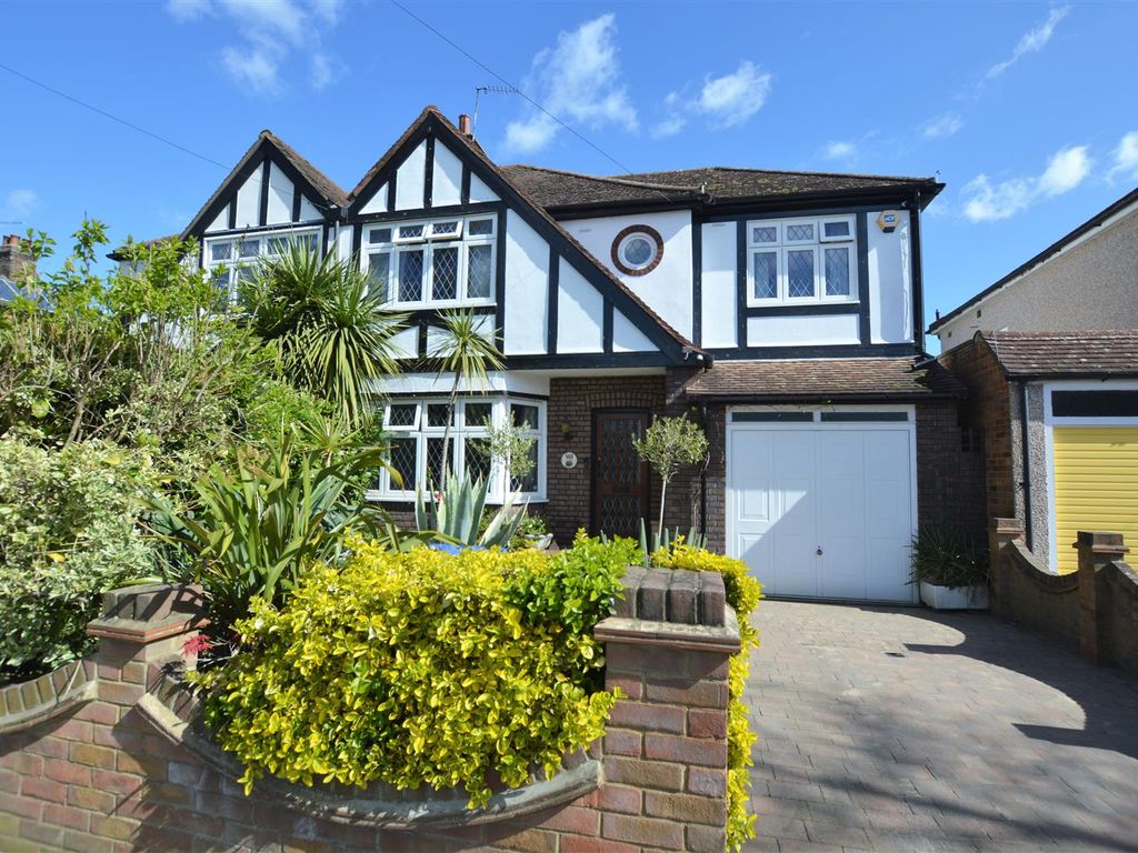 4 bed semidetached house for sale in Waverley Avenue, Whitton