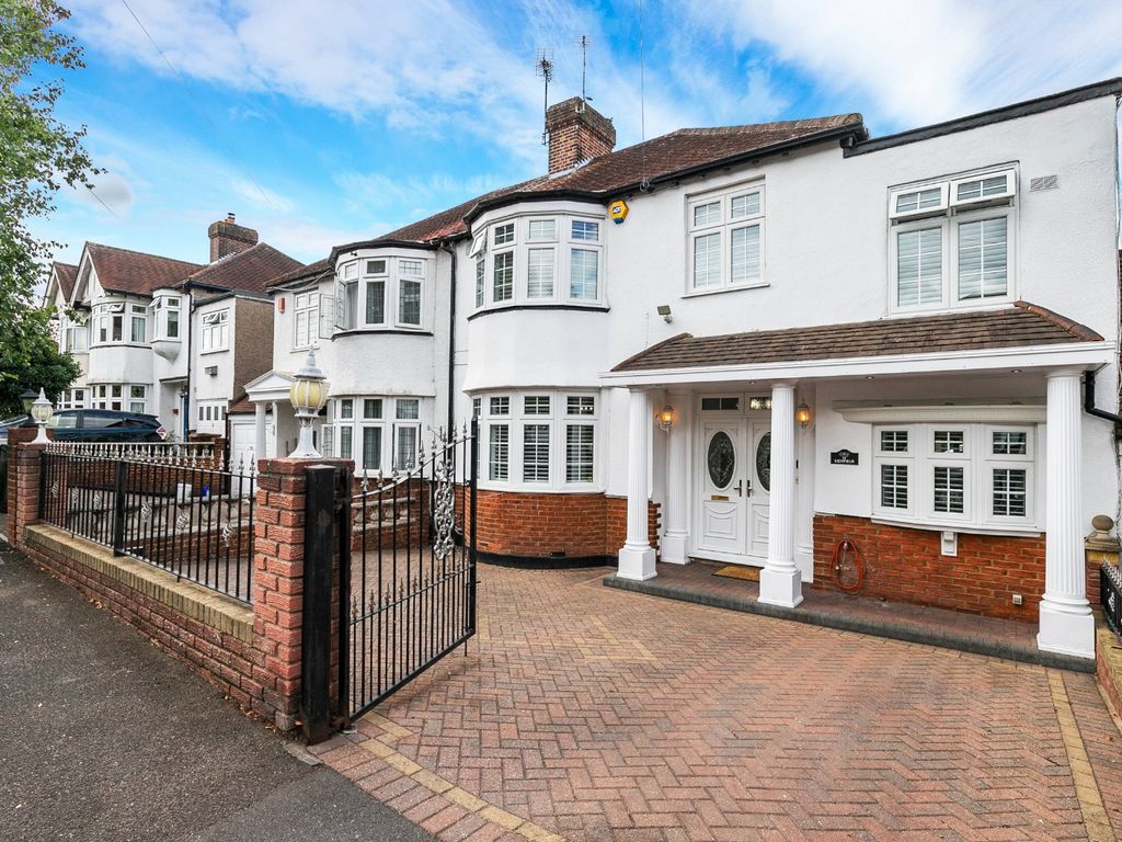 5 bed terraced house for sale in Lichfield Road, Woodford Green IG8