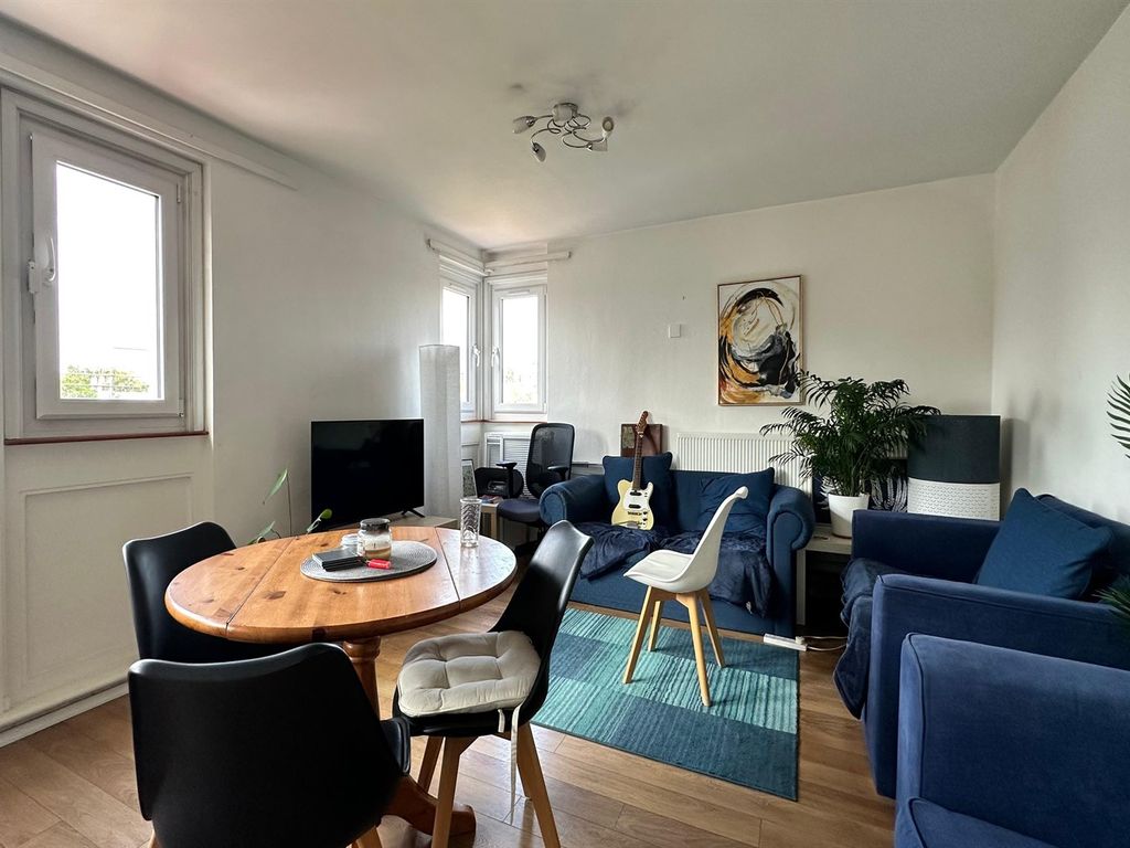 2 bed flat to rent in Kelvedon House, Guildford Road, Nine Elms, London