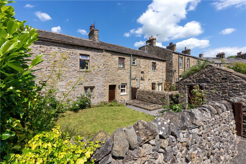 2 bed terraced house for sale in Main Street, Long Preston, Skipton
