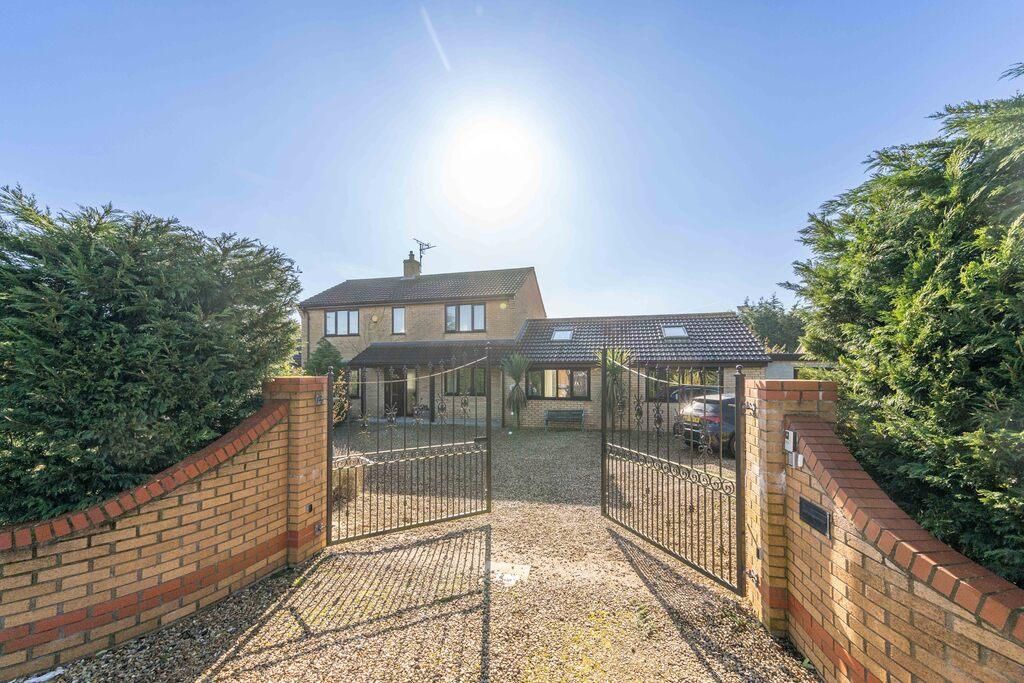 4 bed detached house for sale in Jekils Bank, Holbeach St Johns