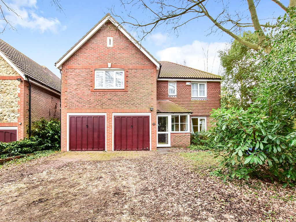 5 bed detached house to rent in St. Francis Close, Penenden Heath