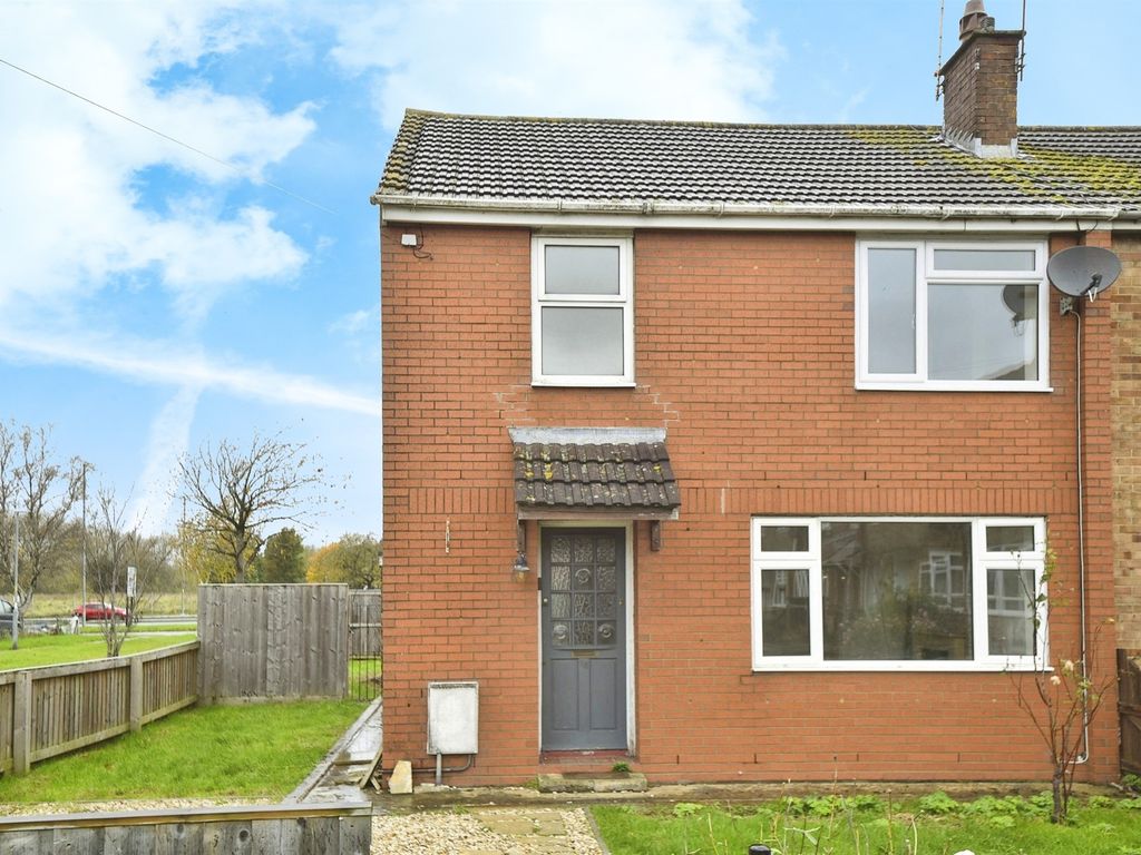 3 bed semidetached house for sale in Fairfax Close, Swindon SN3, £