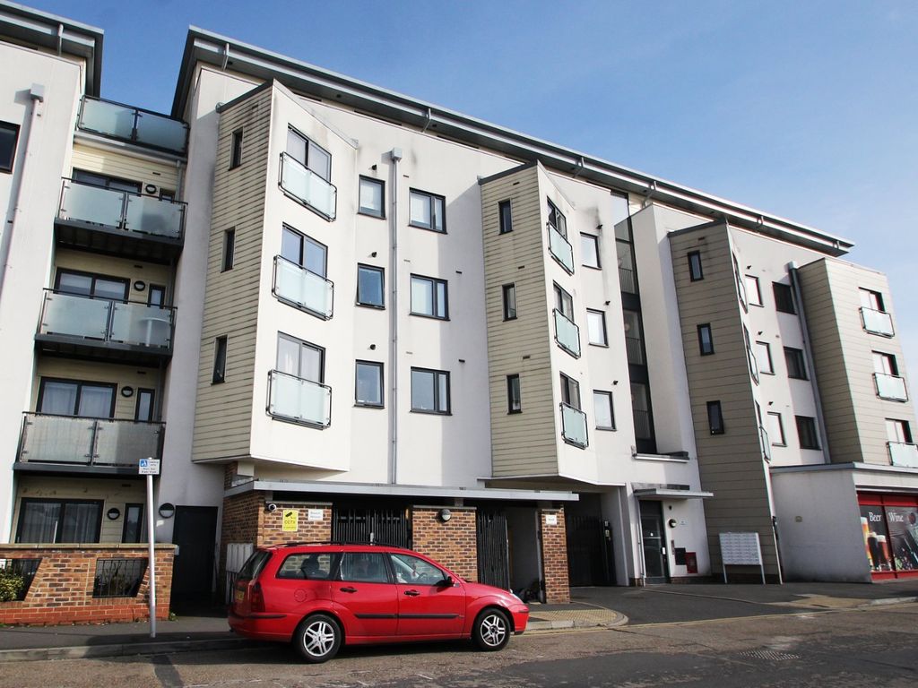 1 bed flat for sale in Oak House, Victory Park Road, Addlestone, Surrey
