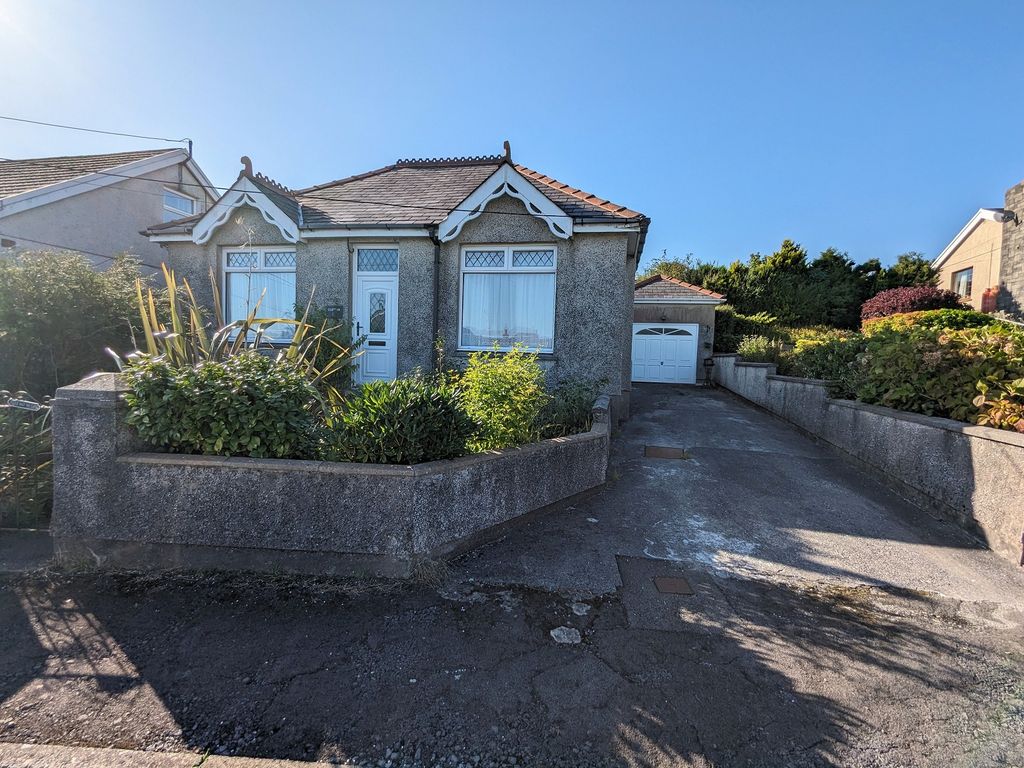 3 bed detached bungalow for sale in Singleton Road, Upper Tumble