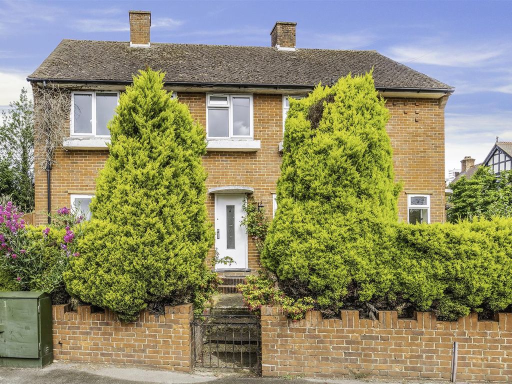 2 bed flat to rent in Walton Street, Walton On The Hill, Tadworth KT20