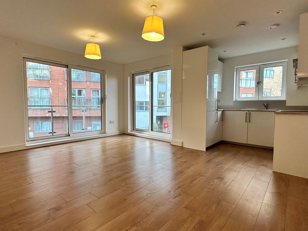 2 bed flat for sale in Charrington Place, St.Albans AL1 Zoopla