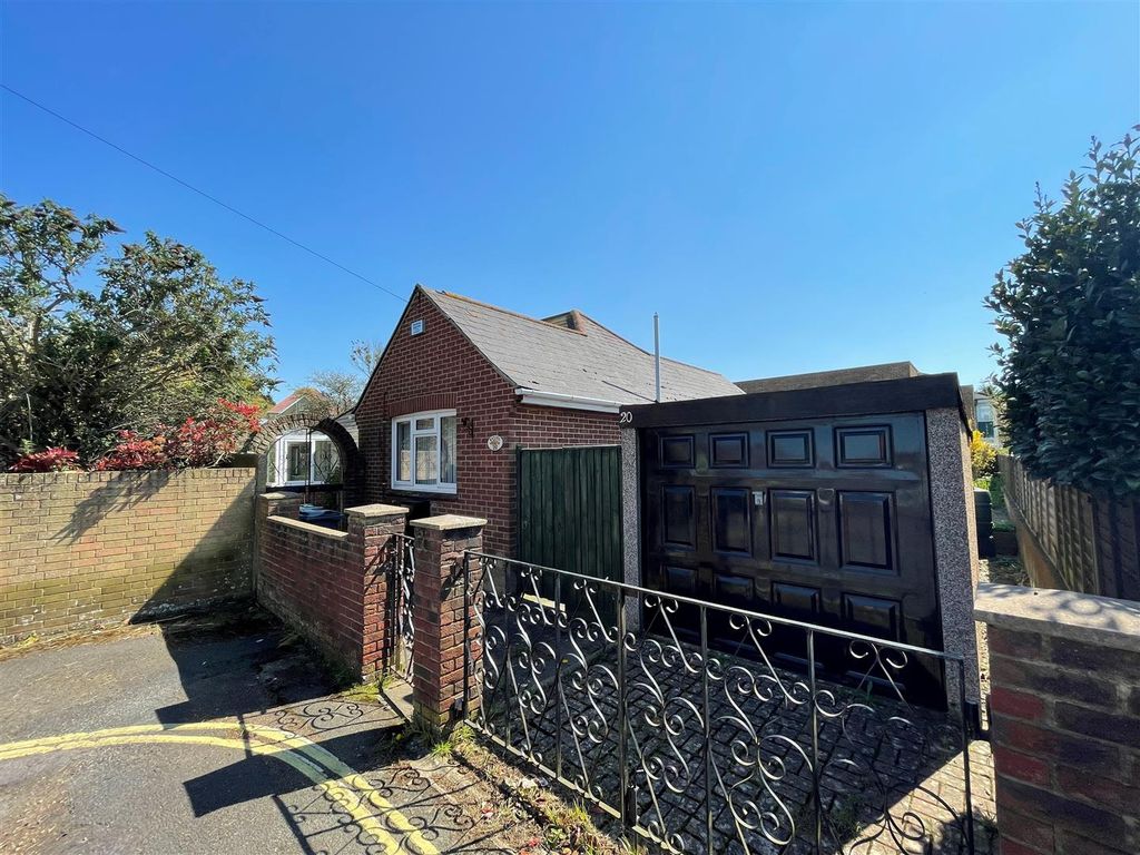3 bed detached bungalow for sale in Heath Gardens, Sandown PO36 Zoopla