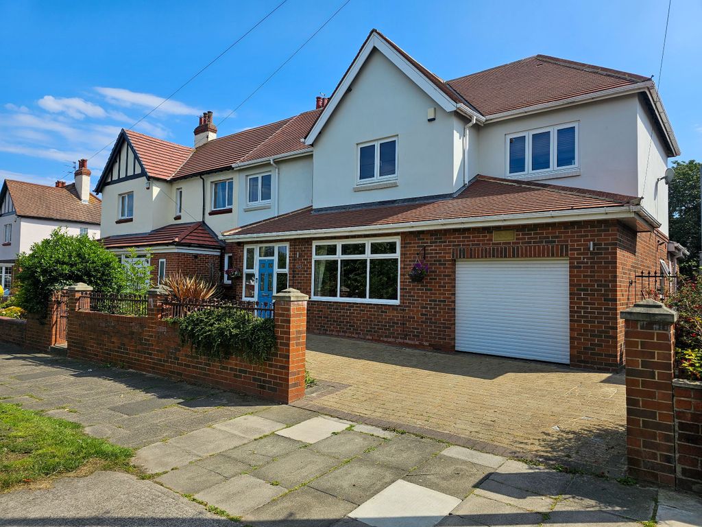 5 bed semidetached house for sale in King Road, South Shields