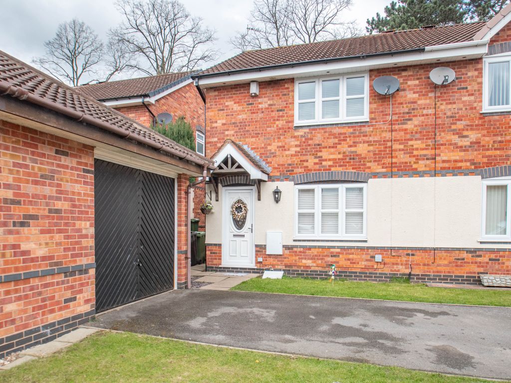 3 bed semidetached house for sale in Terrys Close, Redditch