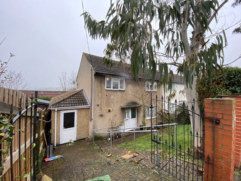 4 bed end terrace house for sale in Holtspur Avenue, Wooburn Green