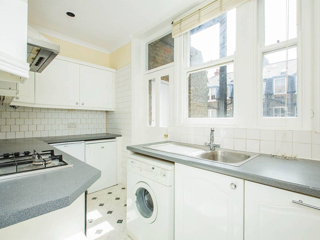 2 bed flat to rent in Prince Of Wales Drive, Battersea Park, London