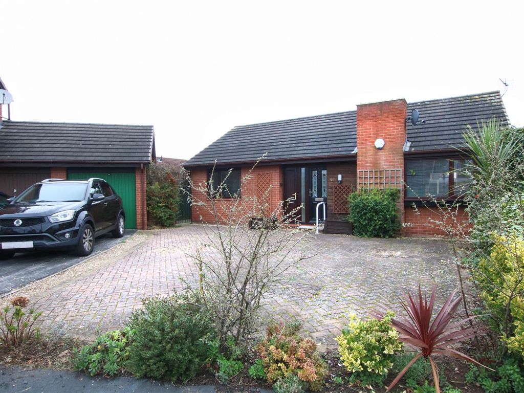 2 bed detached bungalow for sale in Thorpehall Road, Kirk Sandall