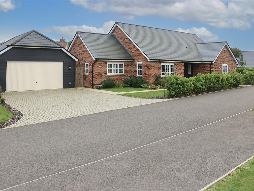4 bed detached bungalow for sale in Chime Dell, Whitwell, Hitchin SG4