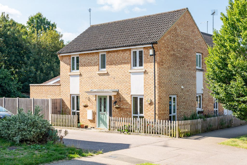 3 bed semidetached house for sale in Eddington Crescent, Welwyn Garden