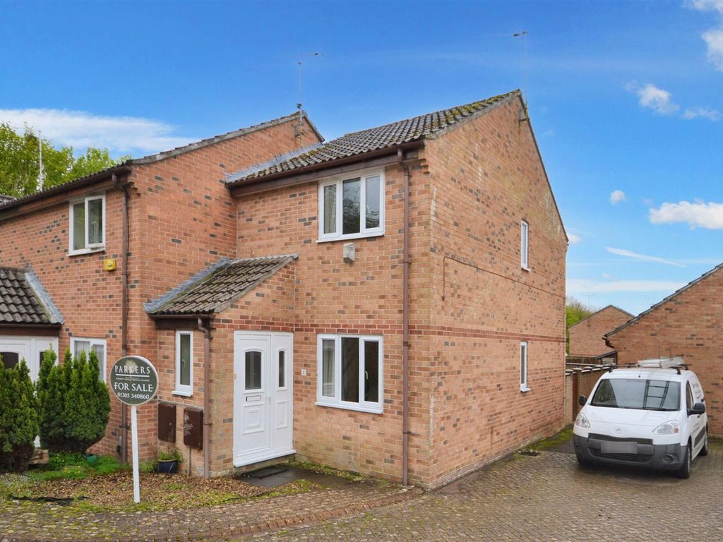 2 bed end terrace house for sale in Renfrew Close, Dorchester DT1, £