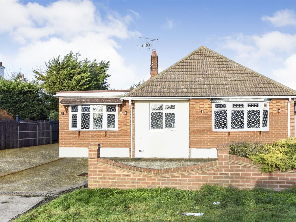 3 bed detached bungalow for sale in Close, Benfleet SS7 Zoopla