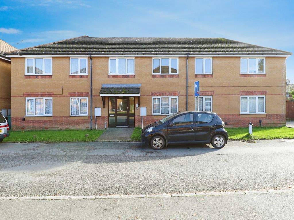 2 bed flat for sale in Westminster Lane, Newport, Isle Of Wight PO30, £