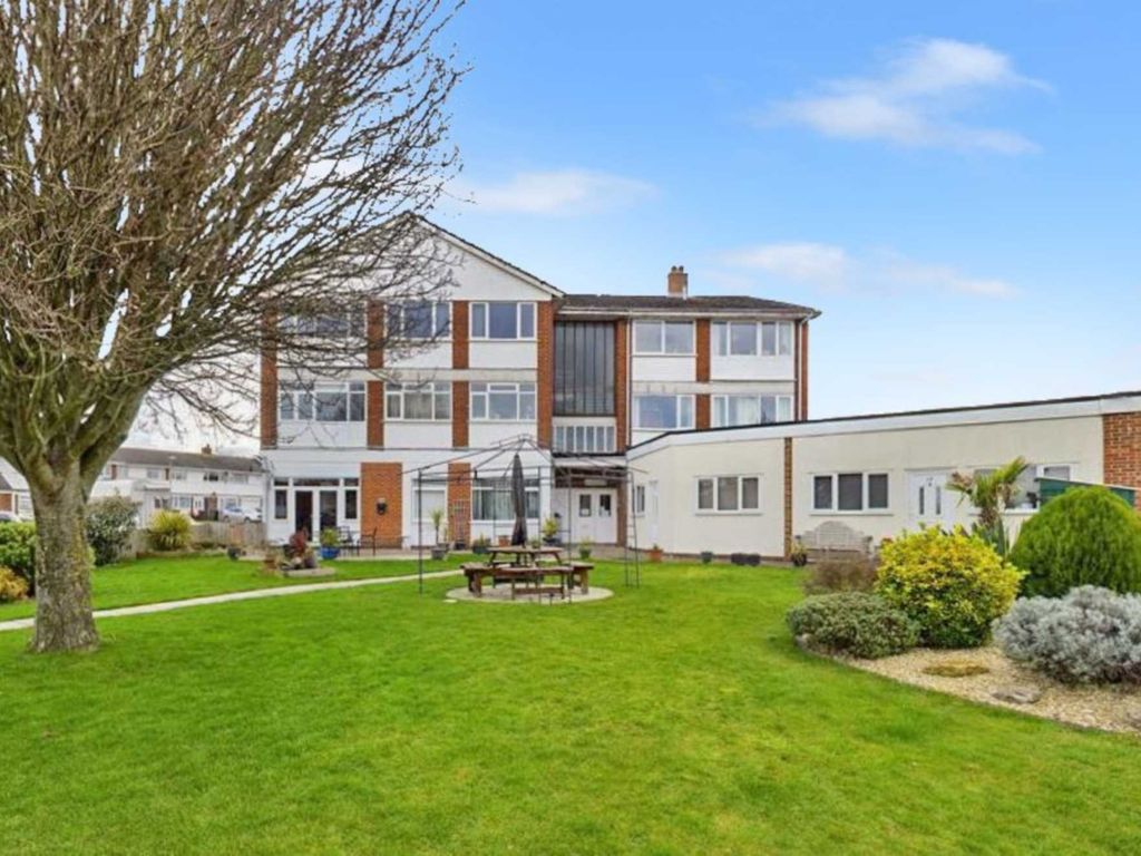 3 bed flat for sale in Greenwood Meadow, Chinnor No Upper Chain OX39 Zoopla