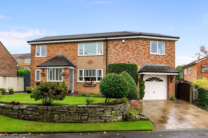 4 bed detached house for sale in Greaves Close, Appley Bridge, Wigan