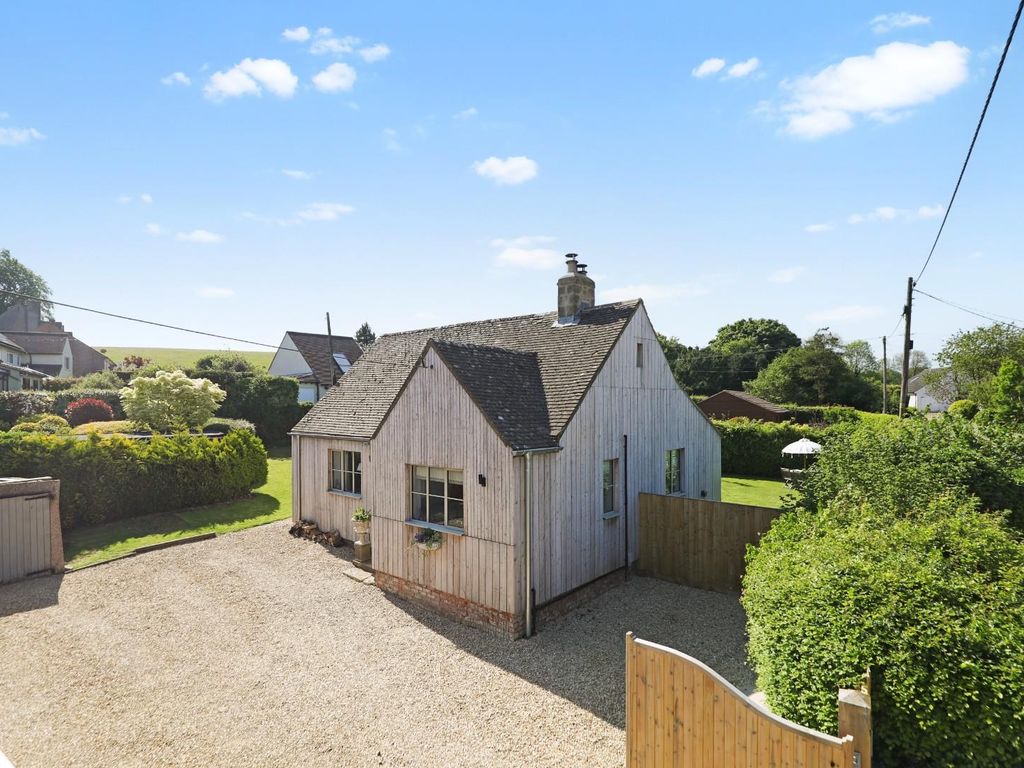 3 bed detached house for sale in The Knoll, Cranham, Gloucester GL4, £