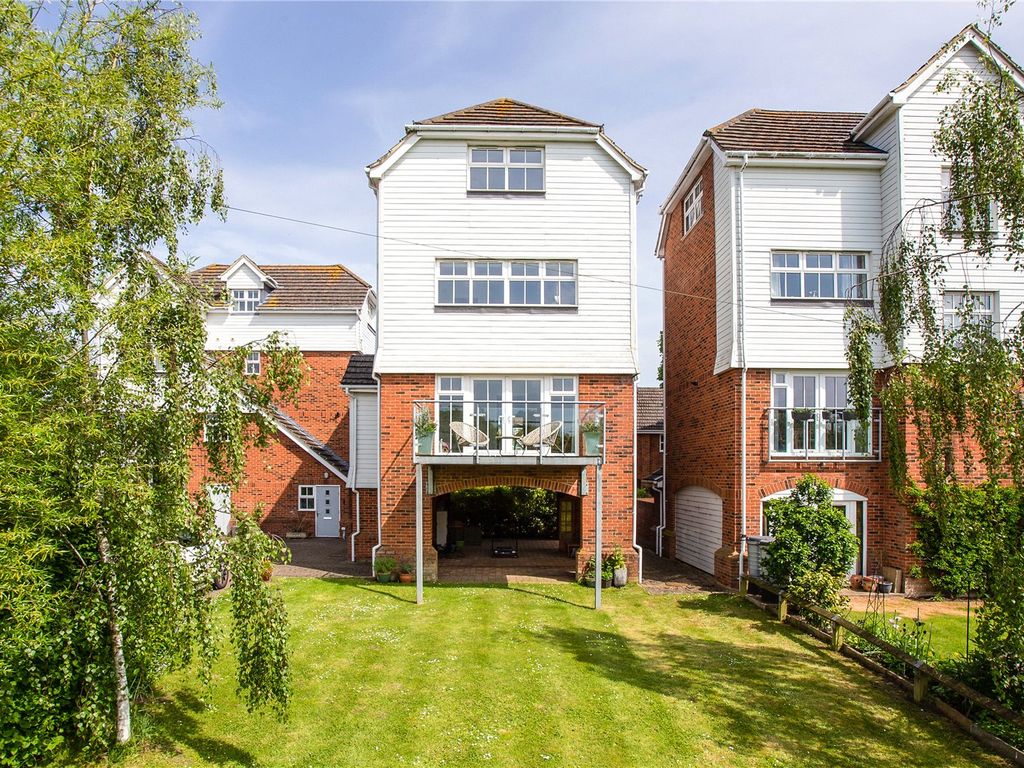 4 bed detached house for sale in High Street, Edenbridge TN8, £725,000