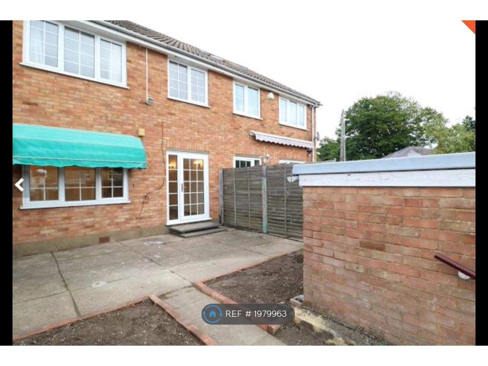 3 bed terraced house to rent in Tonbridge Road, Maidstone ME16, £1,350