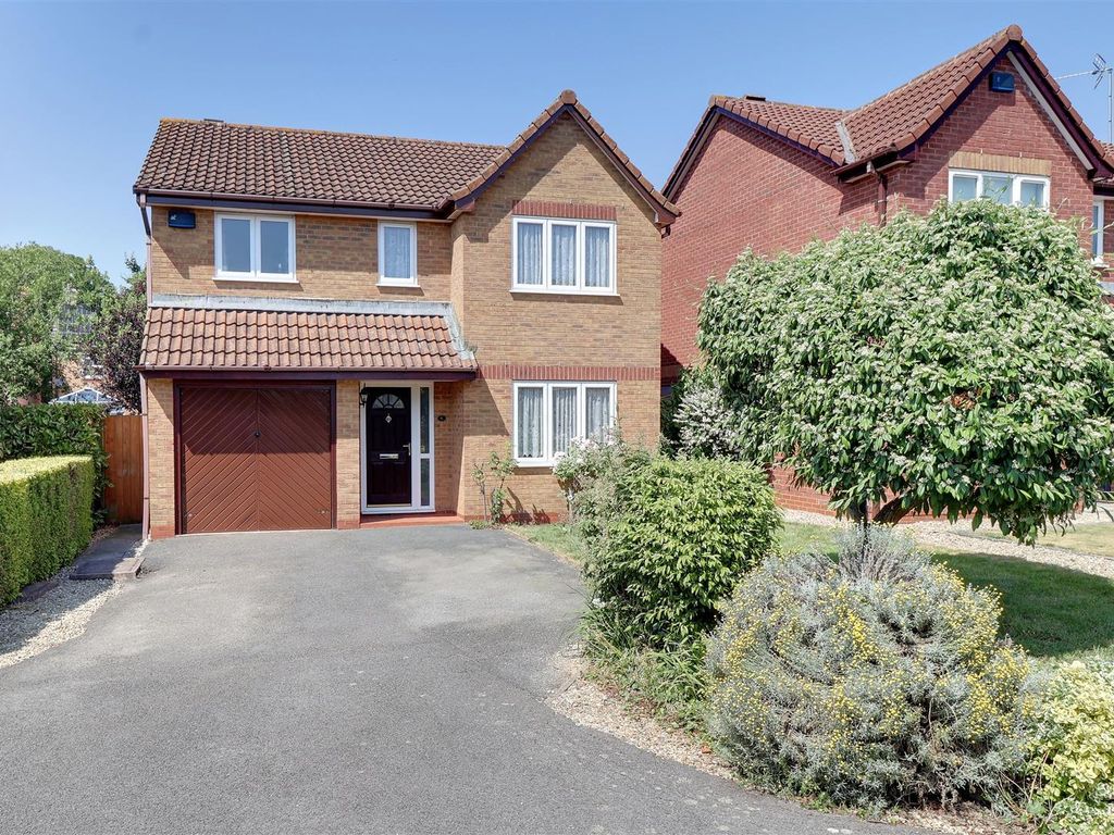 4 bed detached house for sale in Daffodil Close, Abbeymead, Gloucester