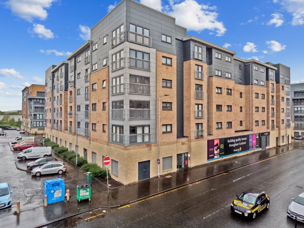 2 bed flat for sale in Pollokshaws Road, Pollokshields, Glasgow G41, £