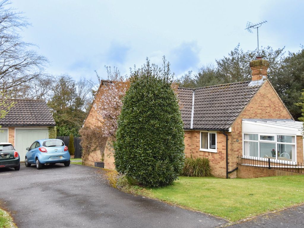 3 bed bungalow for sale in The Glebelands, Crowborough, East Sussex TN6