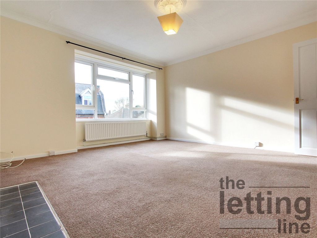 2 bed flat to rent in Spencer Court, Queen Annes Place, Enfield