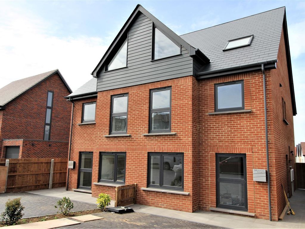 4 bed property for sale in Southsea Avenue, Minster On Sea, Sheerness