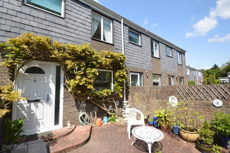 2 bed town house for sale in Edinburgh Gardens, Windsor SL4 Zoopla