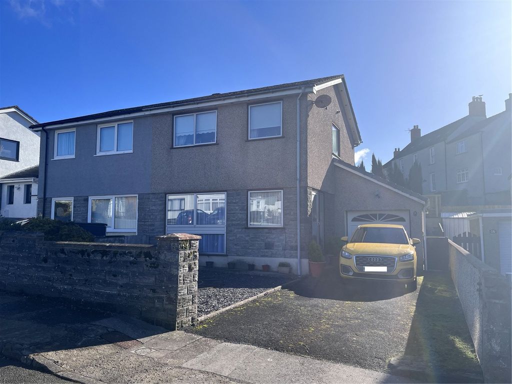 3 bed semidetached house for sale in Castle View, Pembroke