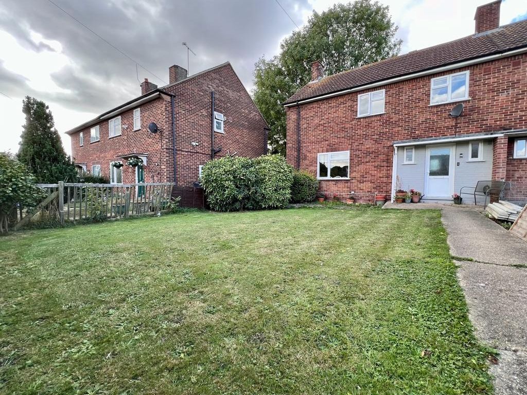3 bed semidetached house for sale in Pulpits Close, Hockley, Essex SS5