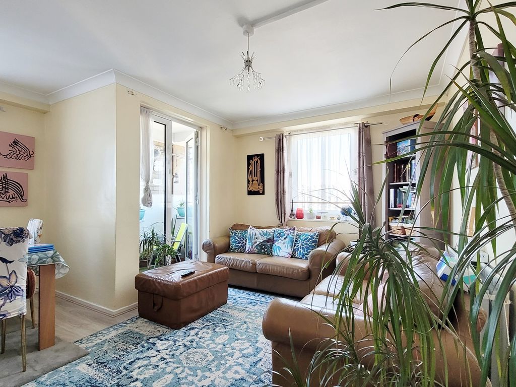 2 bed flat to rent in Mace Street, Bethnal Green, London E2, £1,900 pcm Zoopla